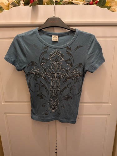 Size small gothic cross - size,